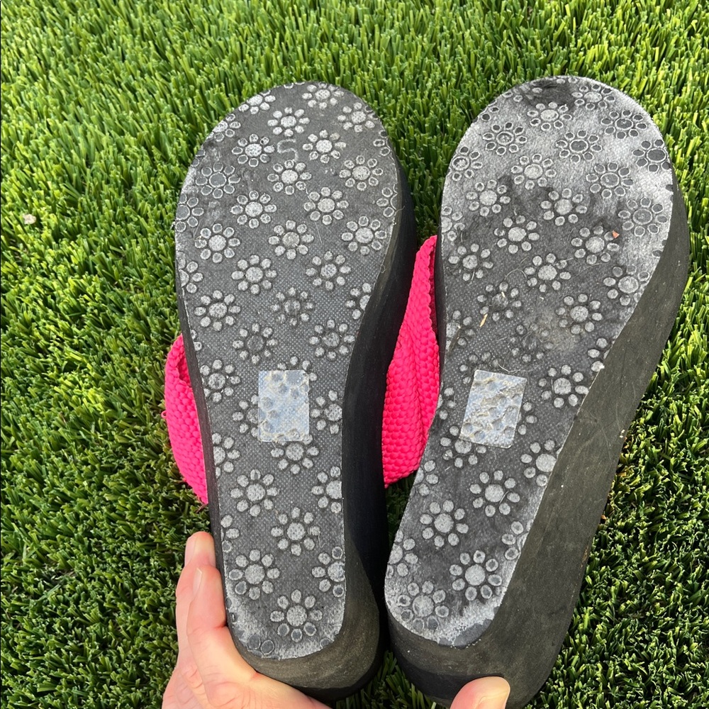 Rocket Dog Black Sandals with Hot Pink Straps - Picture 6 of 6
